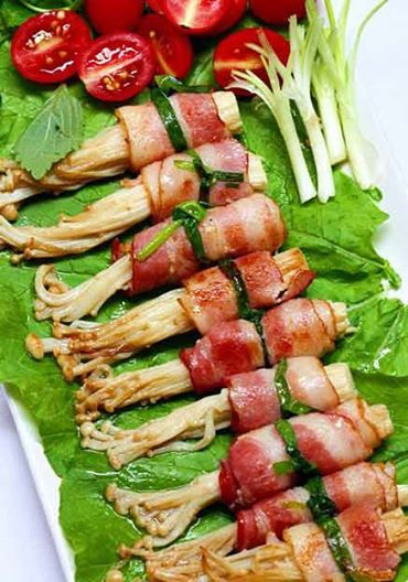 THỊT XÔNG KHÓI CUỐN NẤM KIM CHÂM